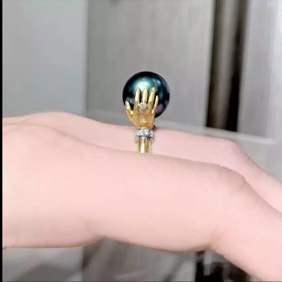 New Women’s Yellow Gold Plated Pearl Luxury Ring - Picture 4 of 5